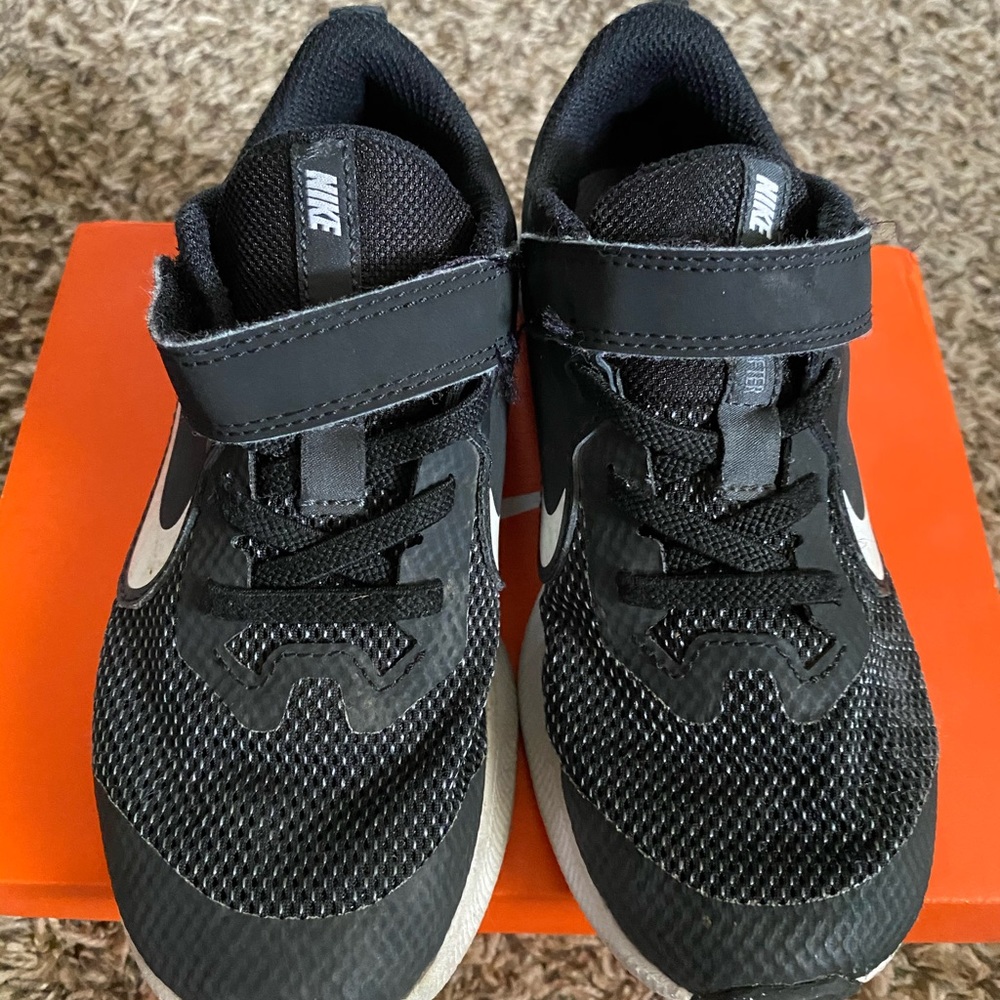 Boys nike downshift sneakers